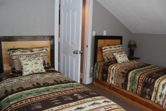 Lodge_Upstairs_2Twin